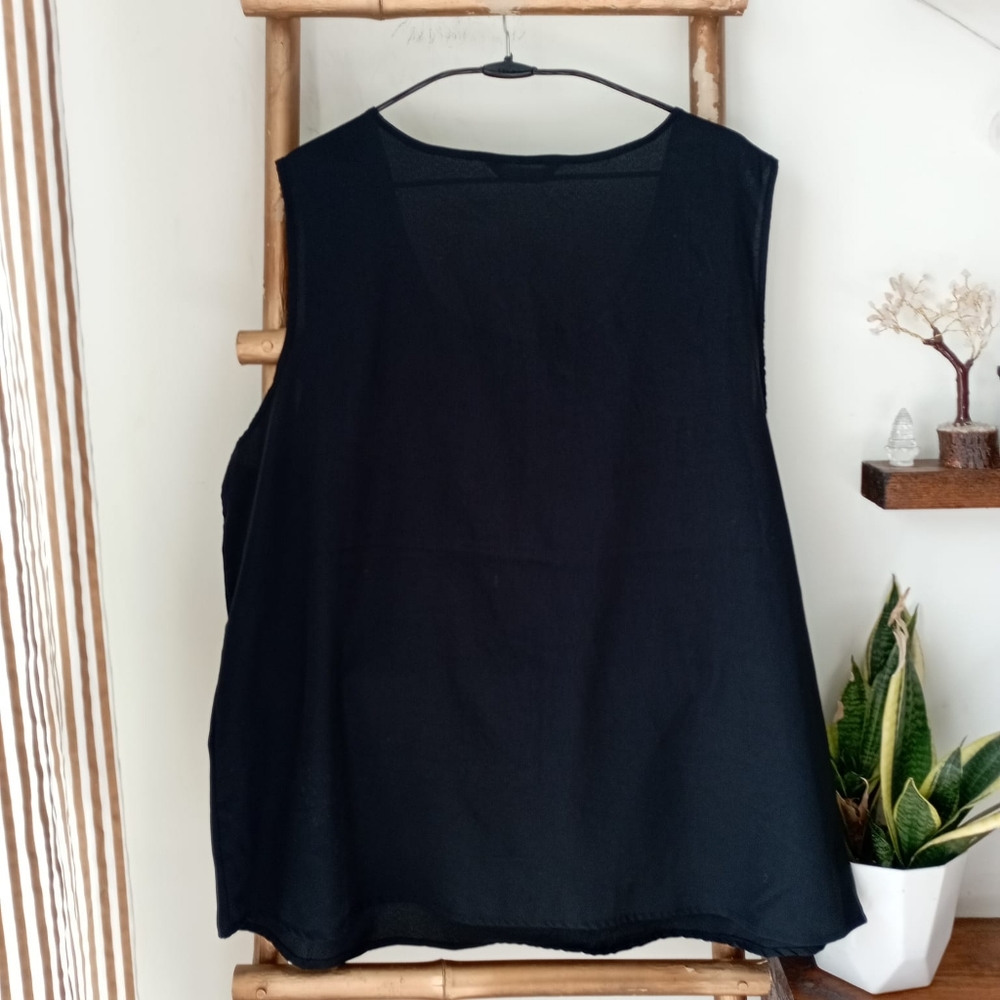 NWOT Plus Black Flowy Top - Picture 6 of 15